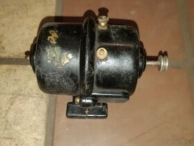 Starý bakelitový motorek, motor