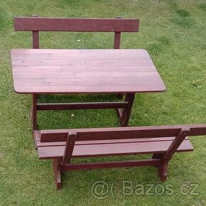 Dřevěné lavice +stůl