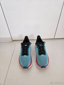 Hoka Clifton 8