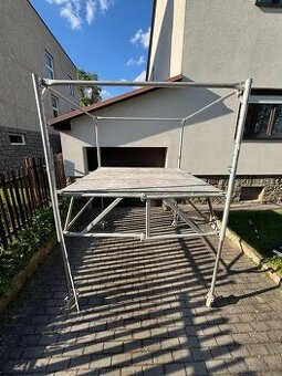 Použité pojízdné, lehké, pevné hliníkové lešení - kostka