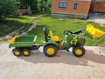 Dětský šlapací traktůrek John Deere