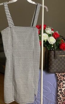 Mini šaty Bershka
