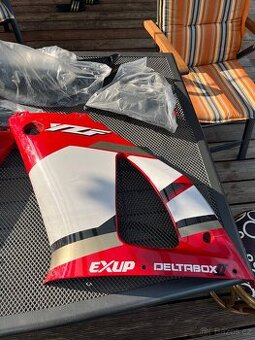 Plasty YAMAHA R1 rv 2001