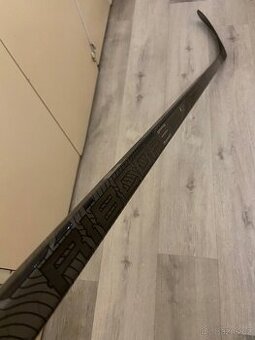 Hokejka CCM Trigger 6 95flex P28 pravá 171cm ZÁRUKA