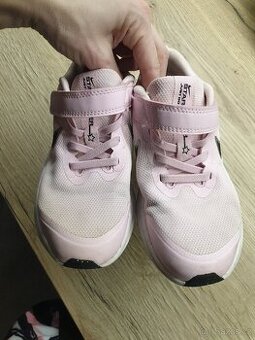 Tenisky Nike 32
