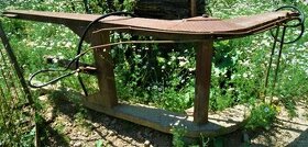 Čelní nakladač, výložník, hydraulické válce