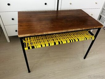 Retro vintage starý stůl s výpletem