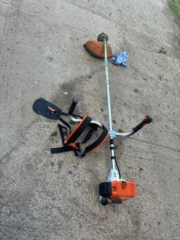 Sekání křovinořezem