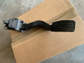 Peugeot 307 plynový pedál-originál