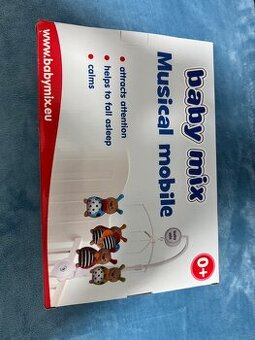 Dětský kolotoč nad postýlku