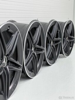 Originální litá kola Mercedes AMG R19 - 1