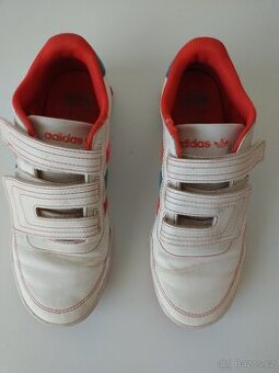 22) tenisky bílé zn. Adidas