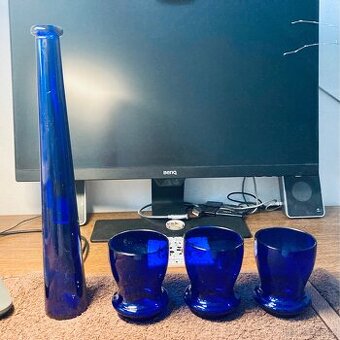 Souprava z kobaltového skla