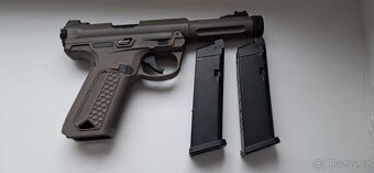 Airsoft pistole aap 01. 2 zásobníky