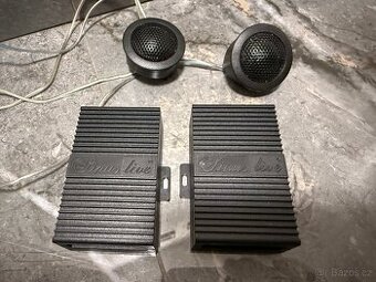 Výškově reproduktory a výhybky.