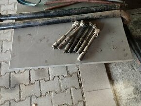 Tatra 603 olejové chladiče srouby