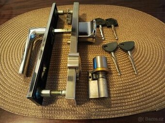 BEZPEČNOSTNÍ DVEŘNÍ KOVÁNÍ FAB OS1 + 4 KLÍČE