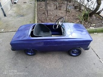 RETRO šlapací autíčko ala Moskvich z dob SSSR