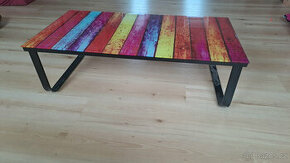 Skleněný stůl