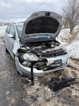 Golf 6 plus 2010 1.2 tsi bouraný na předek