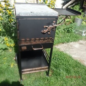 zahradní český gril na dřevo , se žulou