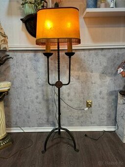 Železná podlahová lampa (141052)