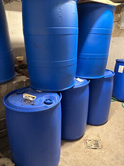 Prodám použité potravinářské plastové sudy 200 l