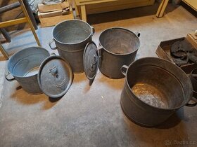 Dekorace na chalupu - velké pozink. kastroly