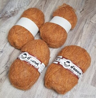 Pletací příze d'aoust. 200g.