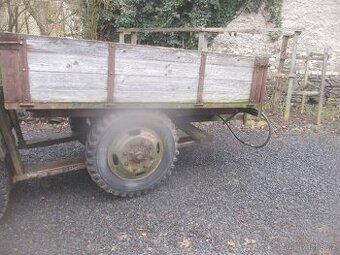 sklápěcí kára za traktor