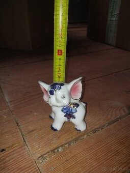 Jedná se o retro porcelánovou figurku slona