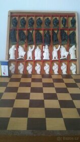 prodám alkoholické šachy dřevo,figura plast