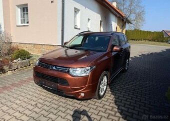 Mitsubishi Outlander 2,2DI-D 4x4 , 7 míst 1 Majitel nafta