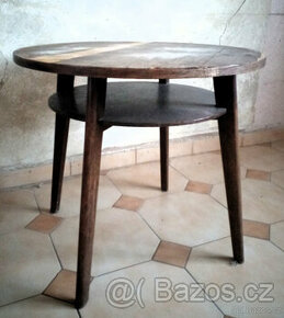 Konferenční stolek z ořechového dřeva