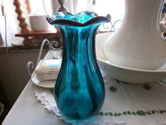 Pěkná modrozelená váza