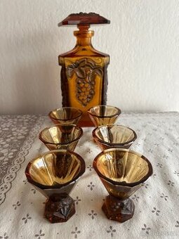 Skleněná karafa se sadou skleniček