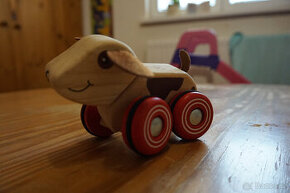 malý dřevěný pejsek