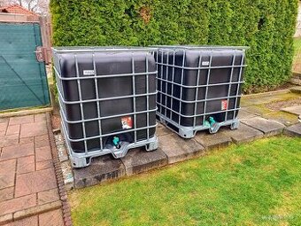 Čierny IBC kontajner 1000l