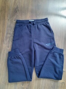 Nenošené tepláky Zara