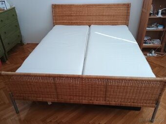 Prodám manželskou postel Ikea