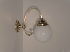 secesní mosazná lampa, lampička, bílé nebo matové stínidlo