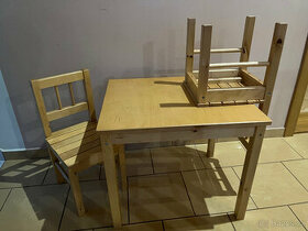 Dětský dřevěný stůl a 2 židle ikea