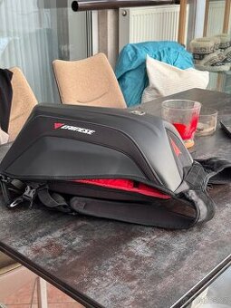 DAINESE batoh D-MACH stealth black 22.2L