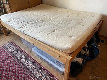 Dřevěná postel s futonem kokos bavlna