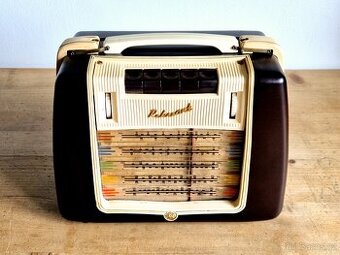 Rádio Tesly Rekreant, typ 3103AB, nefunkční, na ND - 1