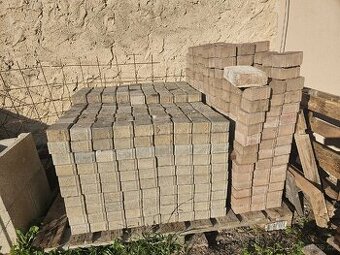Zámková dlažba 10x10x6cm, cca 14m2 šedá + červená