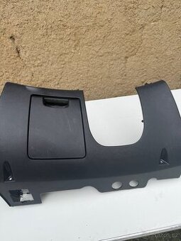 Prodám plastový málu kufr, pod volantem, na Škoda Octavia 2.