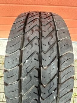 215/60 R17C Dunlop