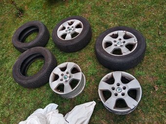 Sada zimních pneumatik Nokian 195/65 R15 na alu kolech Škoda