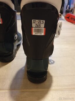 Prodám juniorské lyže Atomic Redster J2 a boty Salomon